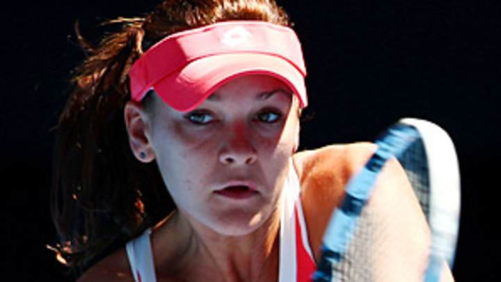 Sharapova wins, Stosur dismantles at Australian Open