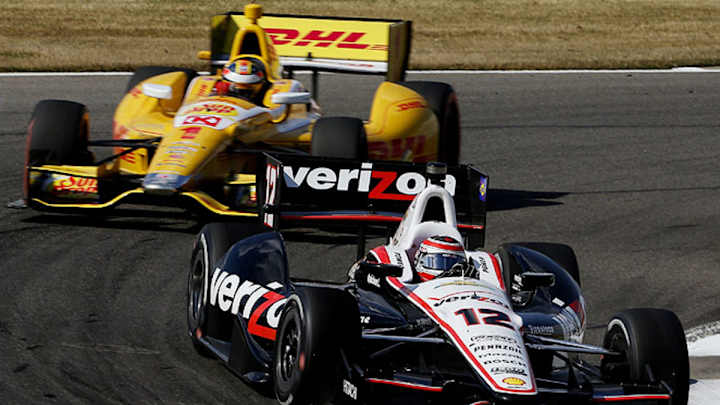 Hunter-Reay holds off Dixon to win at Barber