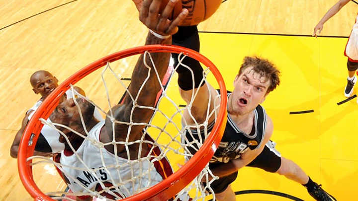 Leading Off: Pictures of the Week