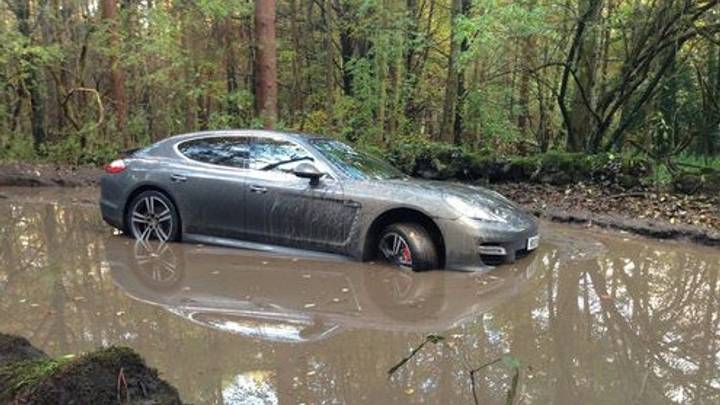 Liverpool's Andre Wisdom Leaves Porsche in Pool of Mud on Way to Stadium Liverpool's Andre Wisdom Leaves Porsche in Pool of Mud on Way to Stadium