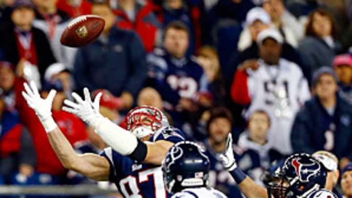Patriots moving on without injured Gronkowski