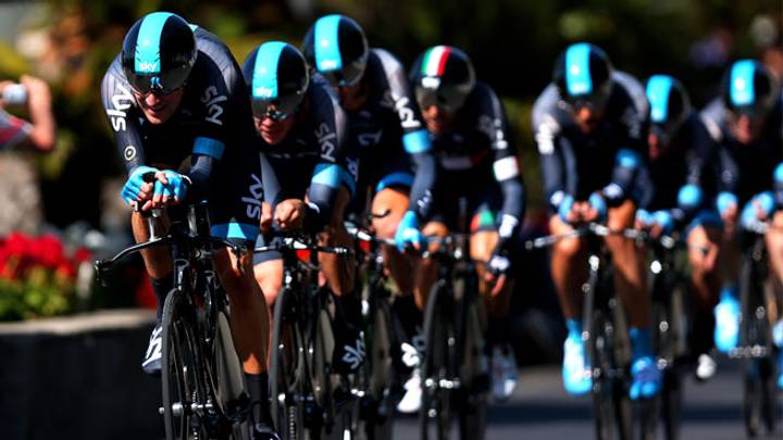 Bradley Wiggins's squad wins team trial in second stage of Giro d'Italia