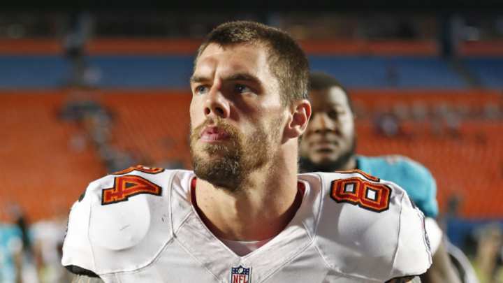 Bucs TE Tom Crabtree carted off field with 'serious' leg injury