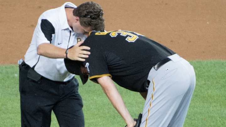 Pirates closer Jason Grilli leaves game with arm injury Pirates closer Jason Grilli leaves game with arm injury