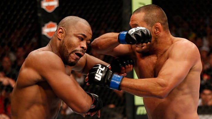 Rashad Evans knocks off Dan Henderson by split decision at UFC 161