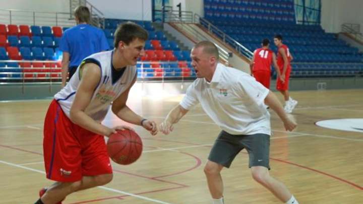 Nuggets hire Pelicans executive Tim Connelly as new GM