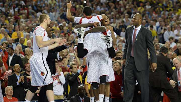 Louisville women's team gathers to watch men win title