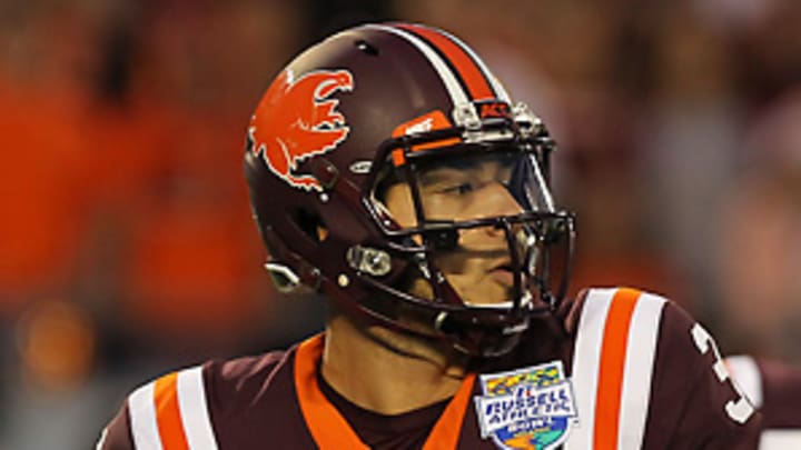 Virginia Tech QB Thomas to return for senior season