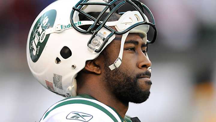 Revis trade talks between Jets, Bucs in a fragile state