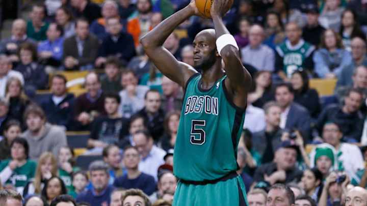 Kevin Garnett to miss game against Bobcats with thigh strain