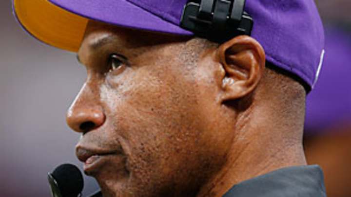 Leslie Frazier agrees to contract extension with Vikings