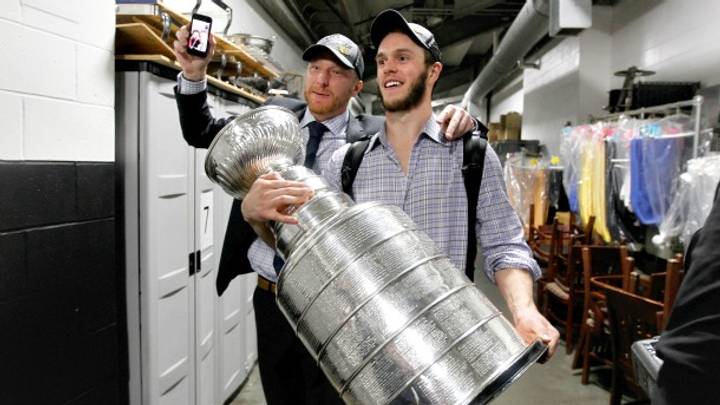 Top Line: Chicago's Cup-clinching win; Boston chokes it away; more links Top Line: Chicago's Cup-clinching win; Boston chokes it away; more links