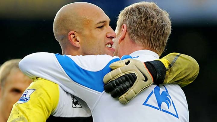 Howard believes in Moyes at Manchester United; Robbie Rogers update