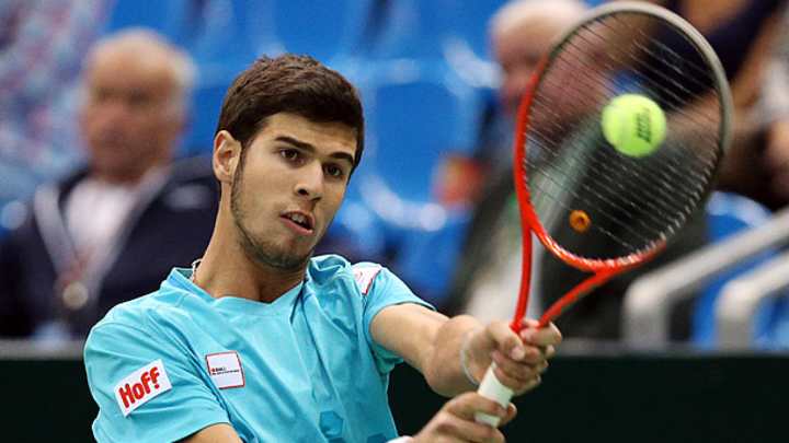 Passing Shots: Russian teen causes stir