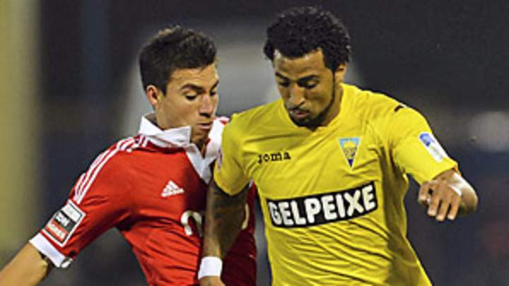 Portugal: Benfica wins at Estoril to stay first Portugal: Benfica wins at Estoril to stay first