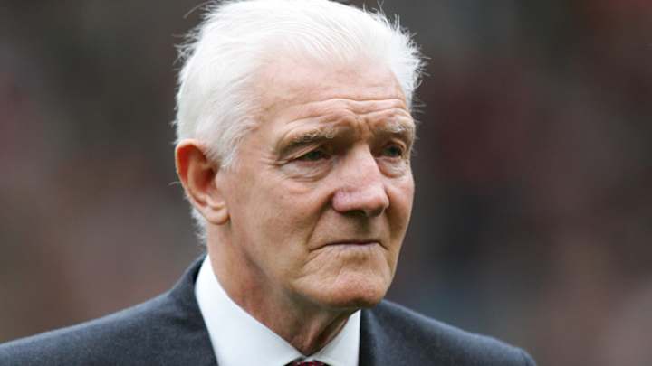 Man Utd. Munich crash survivor Foulkes, 81, dies