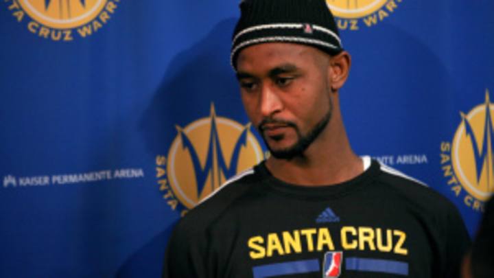 Warriors sign Hilton Armstrong to help frontcourt