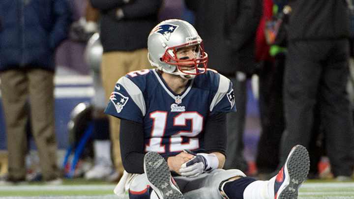 Tom Brady returns to practice after injury scare, could play Friday Tom Brady returns to practice after injury scare, could play Friday