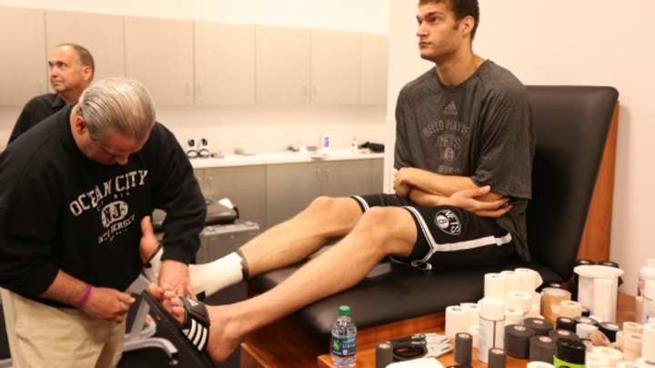 Nets' Brook Lopez undergoes foot surgery