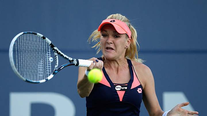 Agnieszka Radwanska, Sorana Cirstea reach Stanford quarters