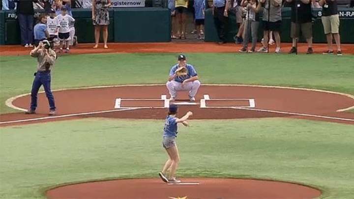 Carly Rae Jepsen throws worst first 'pitch' ever at Rays game