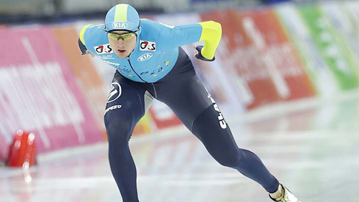 Denis Kuzin wins men's speedskating 1,000 meters, U.S.' Davis third Denis Kuzin wins men's speedskating 1,000 meters, U.S.' Davis third