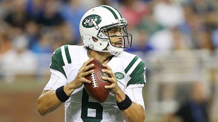 Mark Sanchez, Geno Smith stay neck-and-neck (for better or worse) in Jets' QB race