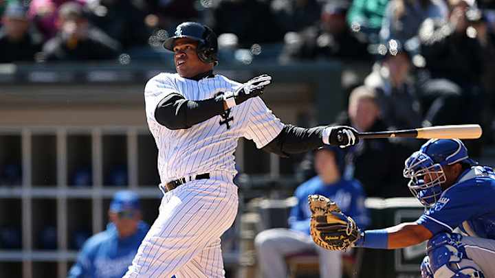 White Sox send outfielder Dayan Viciedo to 15-day DL