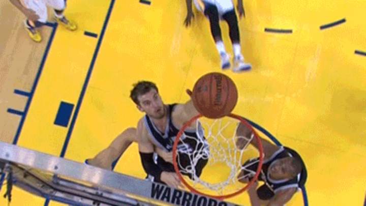 Video: Spurs' Tiago Splitter tips in game-winning basket to beat Warriors
