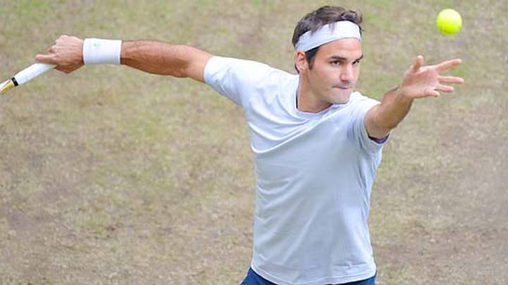 Roger Federer records 'double bagel' in Halle