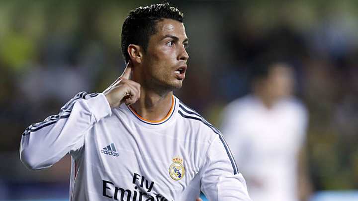 Cristiano Ronaldo signs new Real Madrid contract Cristiano Ronaldo signs new Real Madrid contract