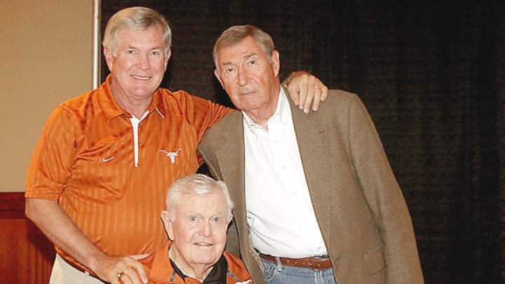 Texas athletic director DeLoss Dodds steps down after 32 years