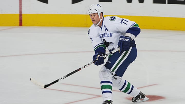 Two charged in New York with luring NHL players into scam