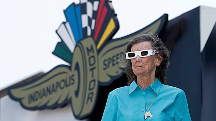 Consulting group: Family told to keep IndyCar, IMS
