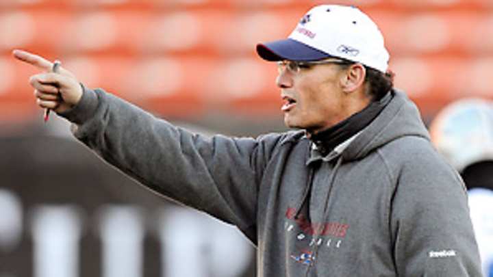 Bears hire CFL coach Trestman to replace Smith