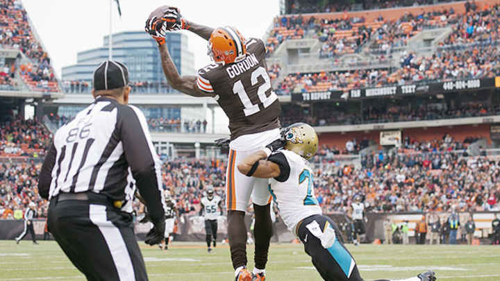 Josh Gordon sets NFL record with second straight 200-yard receiving effort Josh Gordon sets NFL record with second straight 200-yard receiving effort