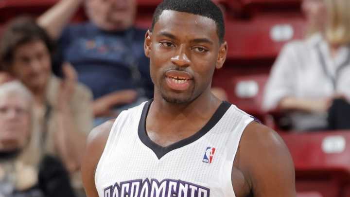 Kings give guard Tyreke Evans one-year qualifying offer