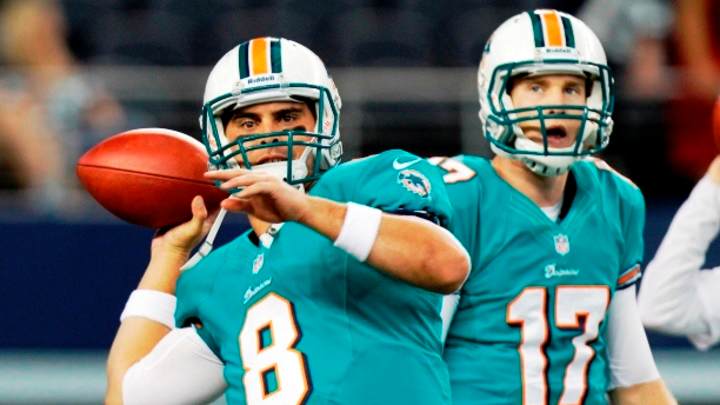 Matt Moore, Brian Hartline further thin free-agent ranks by sticking with Miami