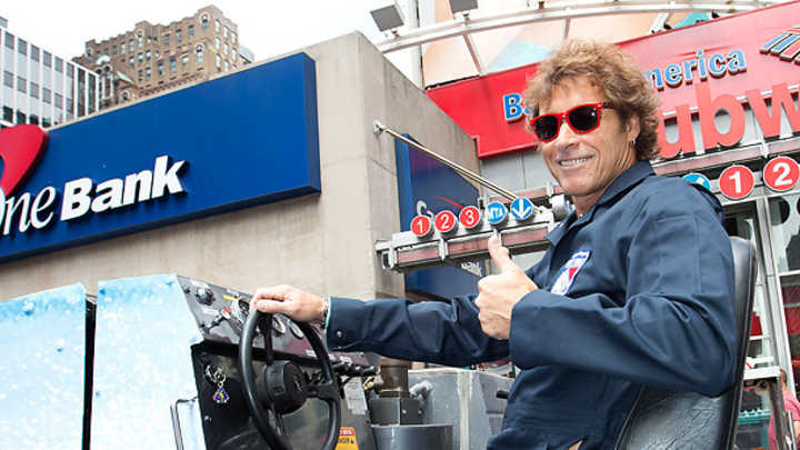 Video: New York Rangers alumni race Zambonis in midtown Manhattan