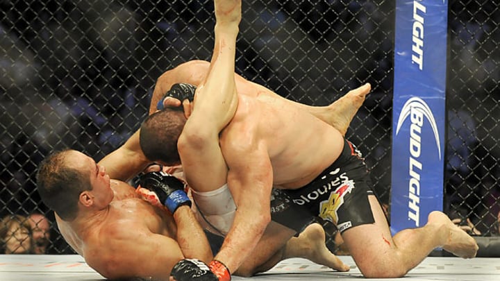 Velasquez dominates Dos Santos, proves place among heavyweights