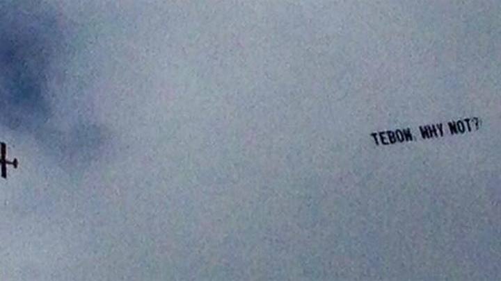 Mysterious advocate flies 'Tebow, Why Not?' banner over Jaguars' stadium