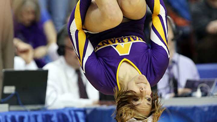NCAA Tournament Cheerleaders: Midwest