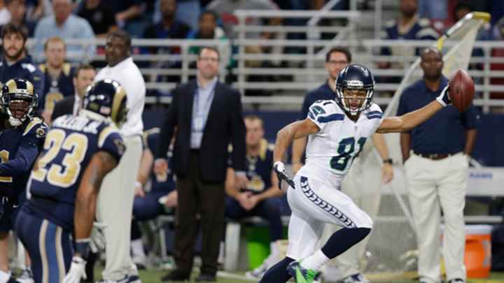 Seahawks hold Rams with goal-line stand to win ugly on the road