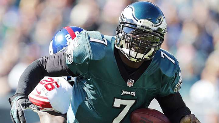 Matt Barkley subs in for injured, ineffective Michael Vick