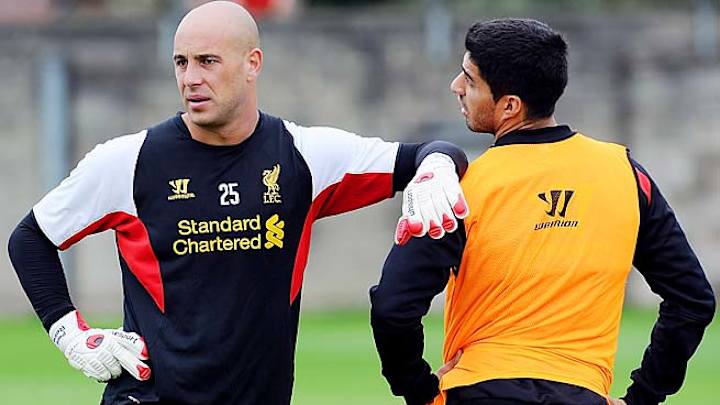 Liverpool's Pepe Reina says Luis Suarez biting ban is absurd
