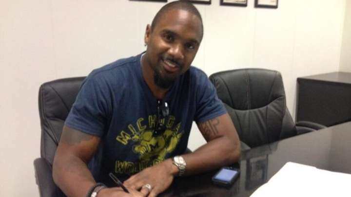Raiders sign Charles Woodson to one-year deal