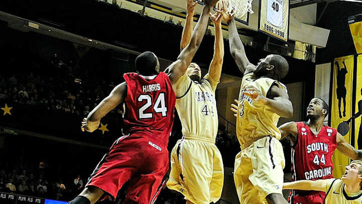 Damontre Harris leaves Florida basketball program, can transfer Damontre Harris leaves Florida basketball program, can transfer