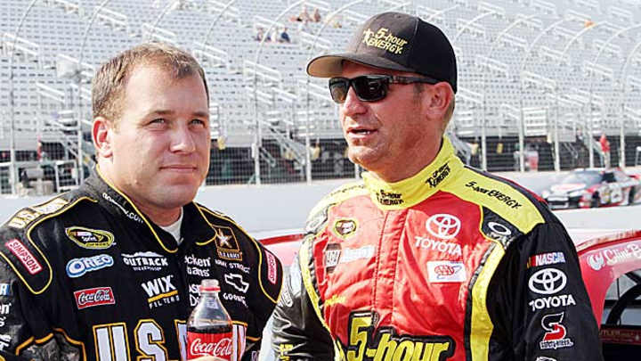 Clint Bowyer denies he intentionally spun out at Richmond