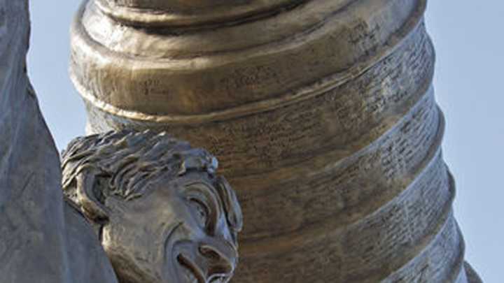 Wayne Gretzky Statue Has "Oprah" and "Rocky" Inscribed on the Stanley Cup Wayne Gretzky Statue Has "Oprah" and "Rocky" Inscribed on the Stanley Cup