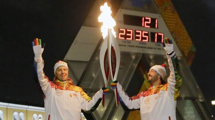 2014 Olympic torch taken to bottom of world's deepest lake in Russia